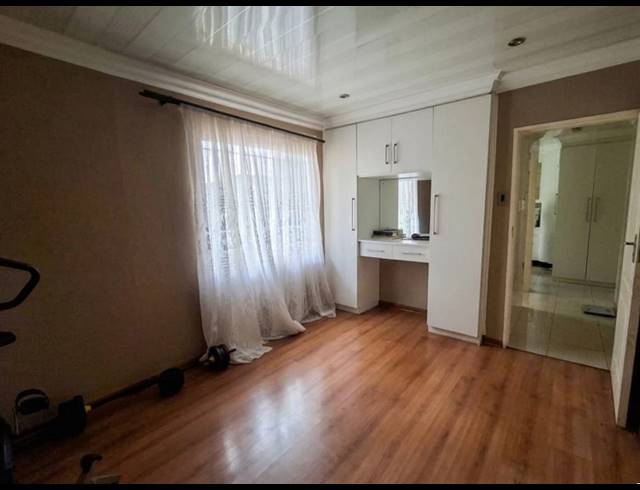 2 BEDROOM FREEHOLD FOR SALE IN EVATON WEST